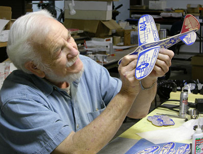 Frank Macy producing a Folding Win 404 Interceptor II in 2007